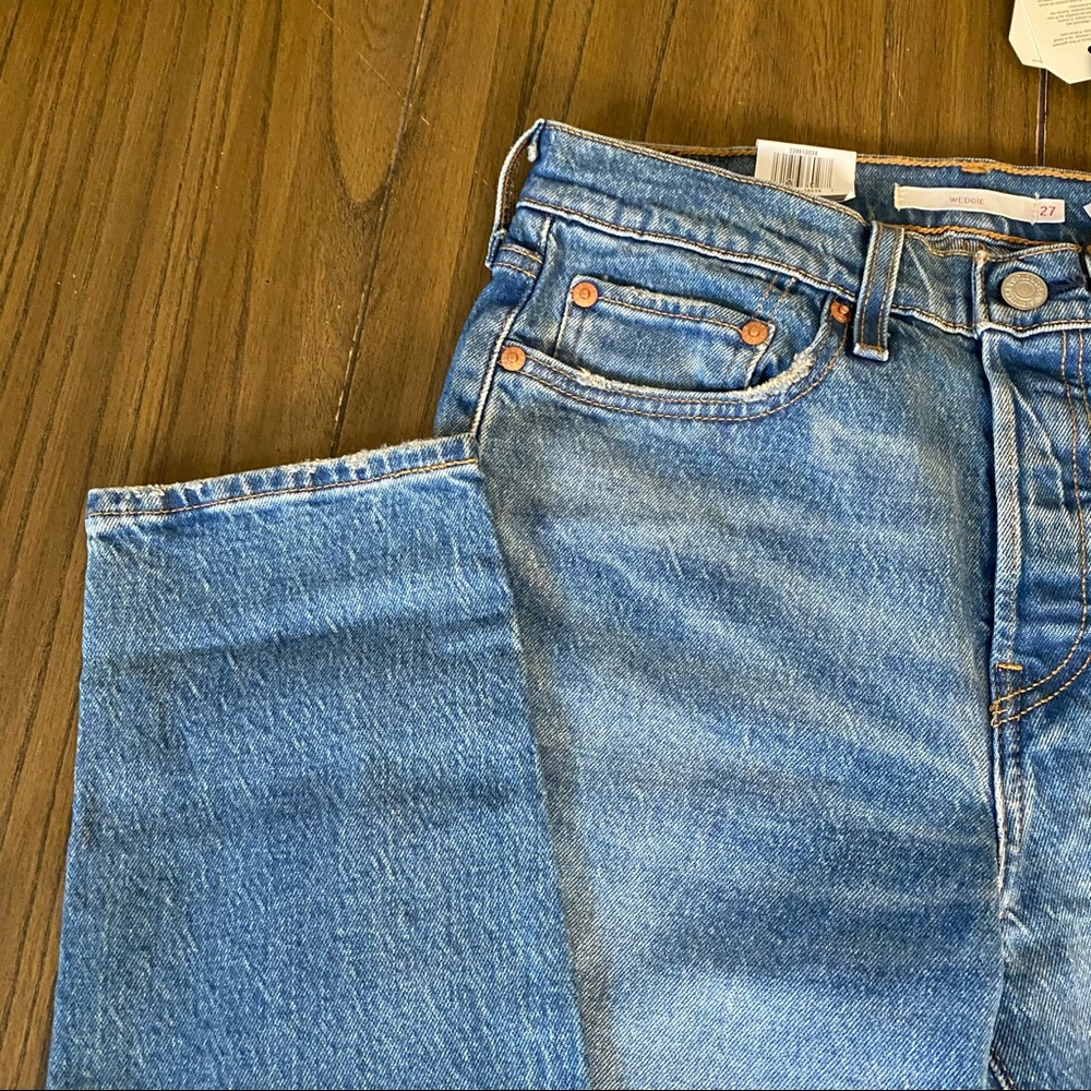 Levi’s Wedgie Icon Fit high rise tapered jeans - Picture 3 of 11